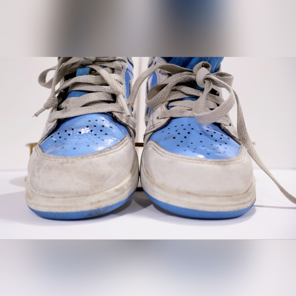 Nike | Air Jordan 1 Mid - Sky Blue and White High-Tops With New White Shoelace
